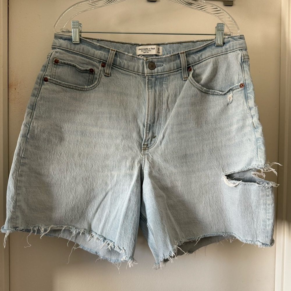 Abercrombie Curve Love Dad Shorts with 7” inseam, Size 32